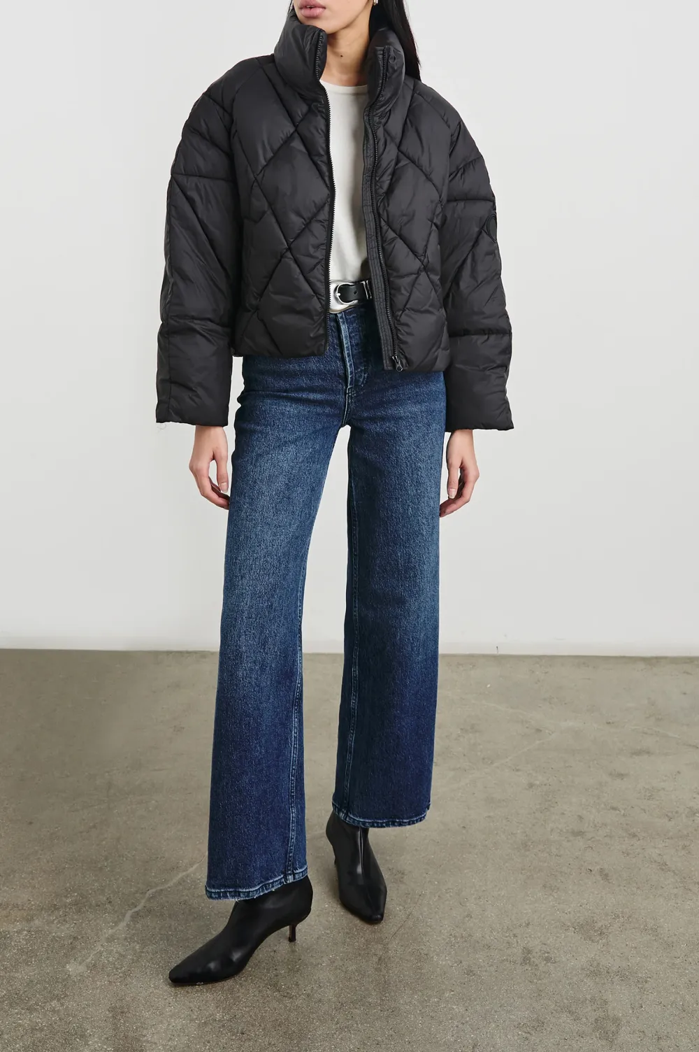 Thick And Warm Short-Sleeved Women's Down Jacket