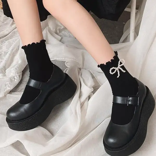 Pearl Bow Socks