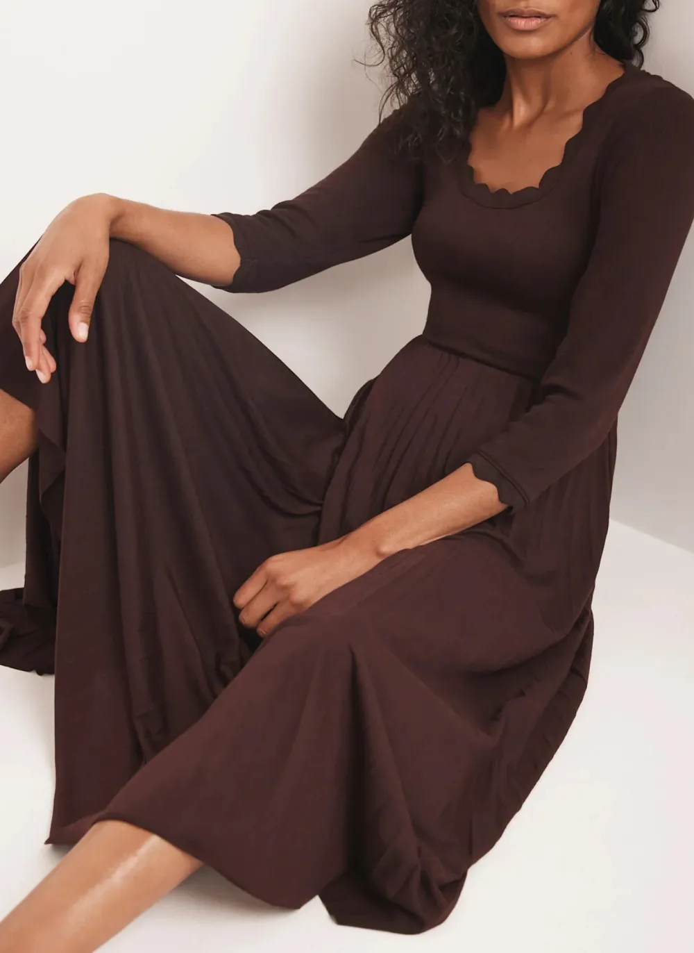 Casual Style Burgundy Scallop Trim Midi Dress
