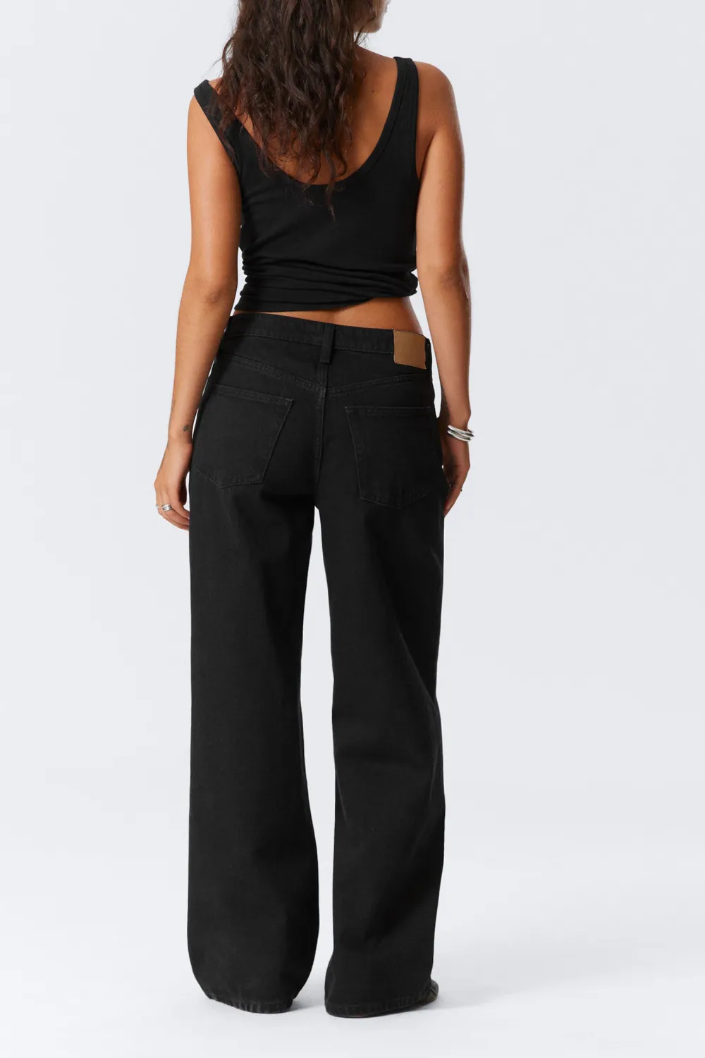 Pocketed Mid Rise Jeans