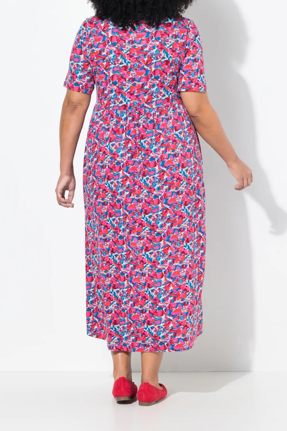 Round Neck Dress With A Large Skirt