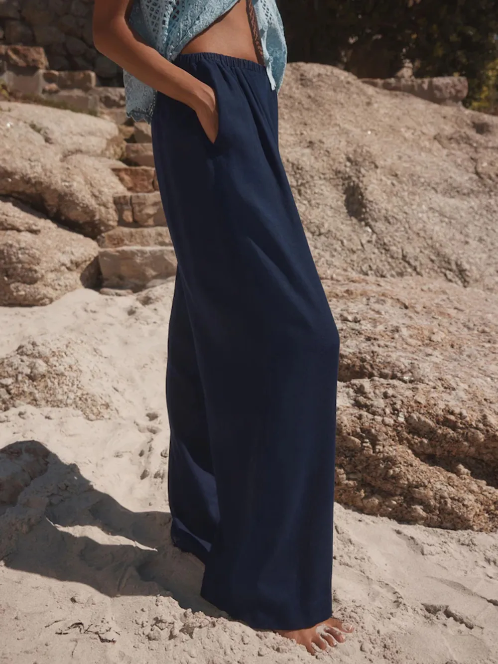 Solid Color Wide-Leg Pants Paired With Linen Trousers