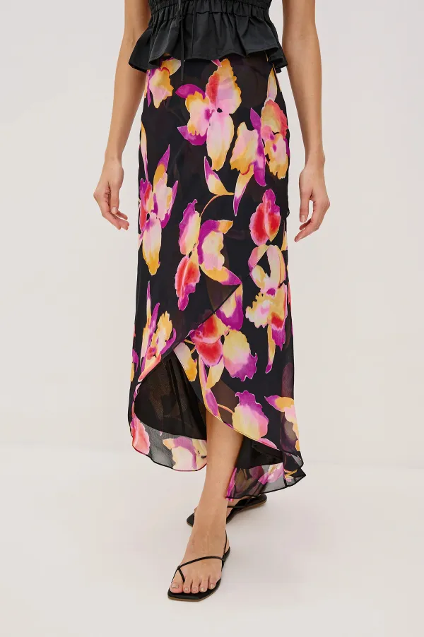 Slim And Lightweight Chiffon Dress With Ruffled Edges And Floral Pattern