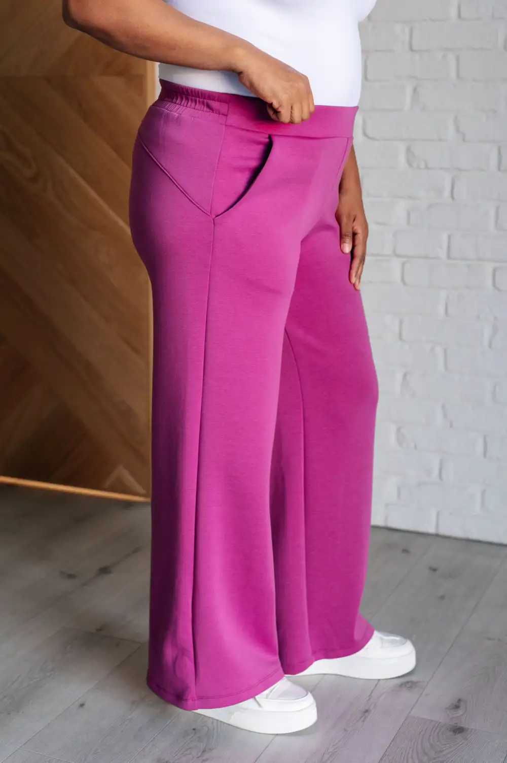 Resort Travel Wide Leg Crop Pant In Magenta