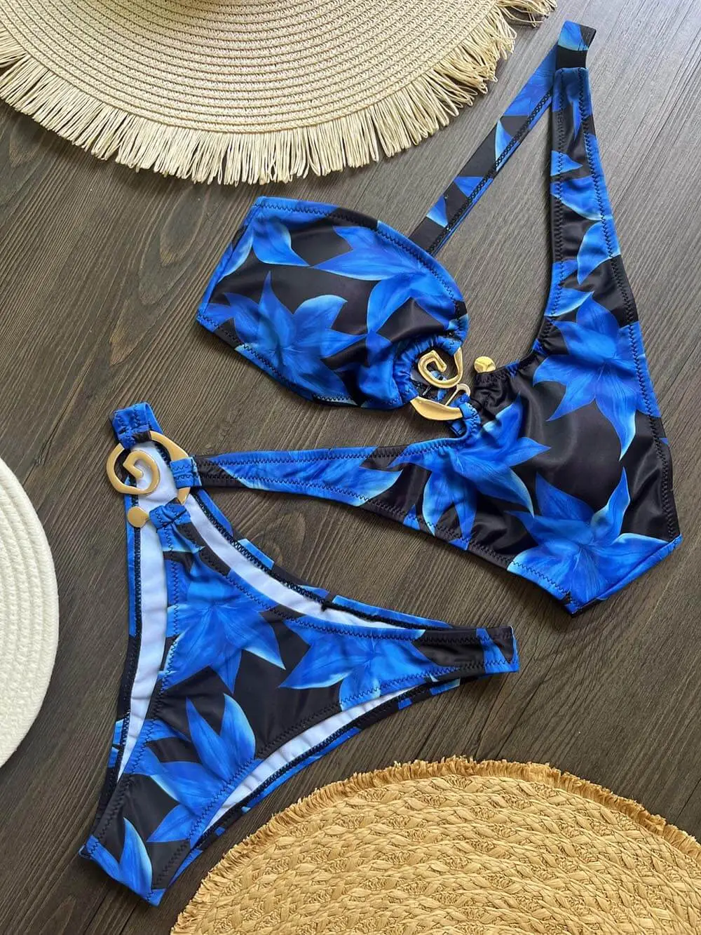 Women’s Sleek Metal Button Decorated Printed One-Piece Swimsuit