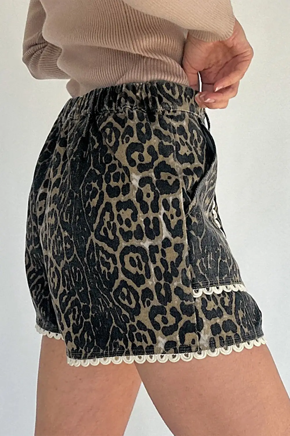 Contrast Scalloped Lace Trim Leopard Denim Shorts