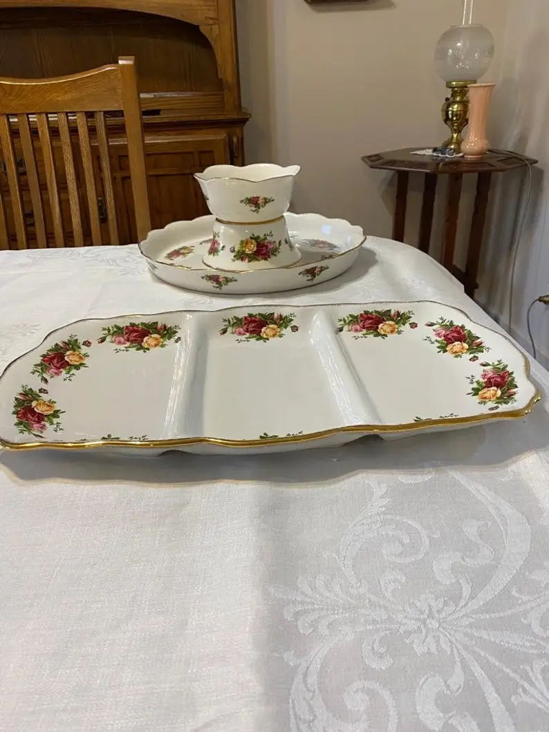 Vintage 1962 Royal Albert Dining Set