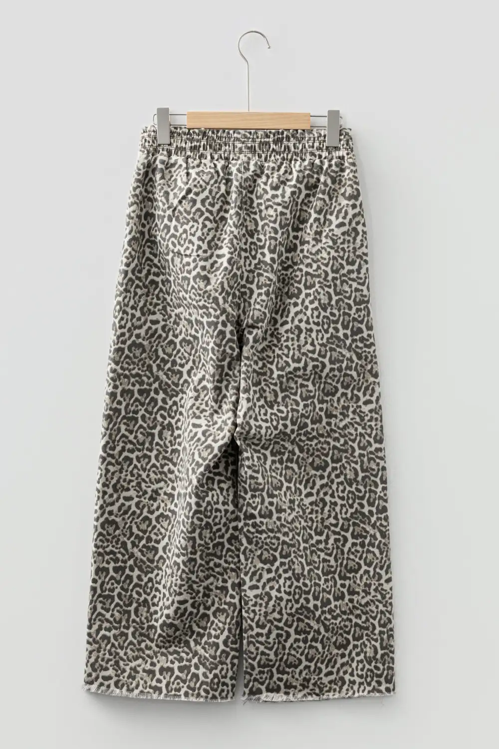 Loose Elastic Waist Raw Hem Leopard Jeans