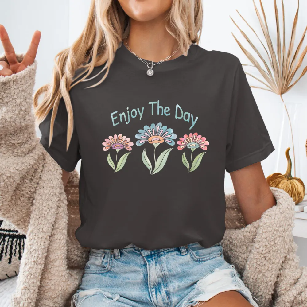 Slogan And Three Flowers In Different Colors Casual T-Shirt.