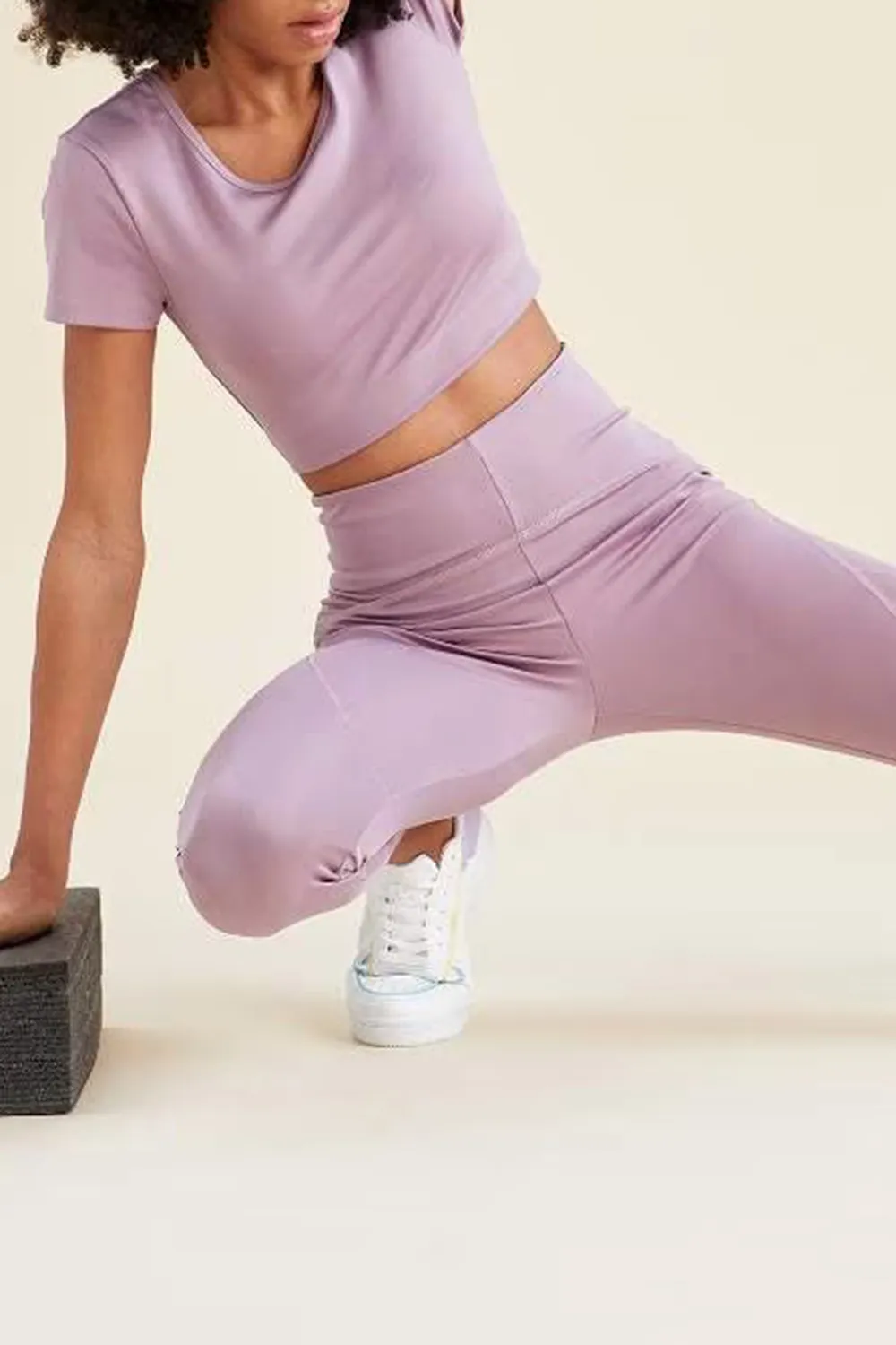 Elegant Crew Neck Solid Color T-Shirt