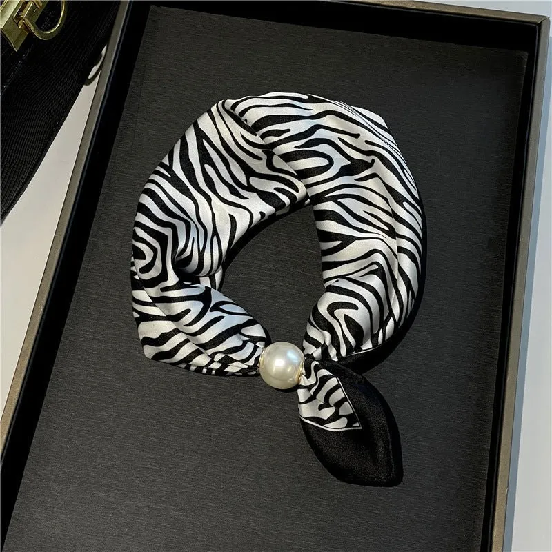 🧣 Effortless Glamour: Pop-On Pearl Necklace Scarf ✨