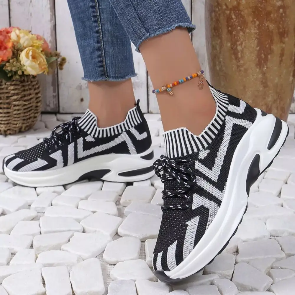Relaxed Round Toe Platform Sneakers