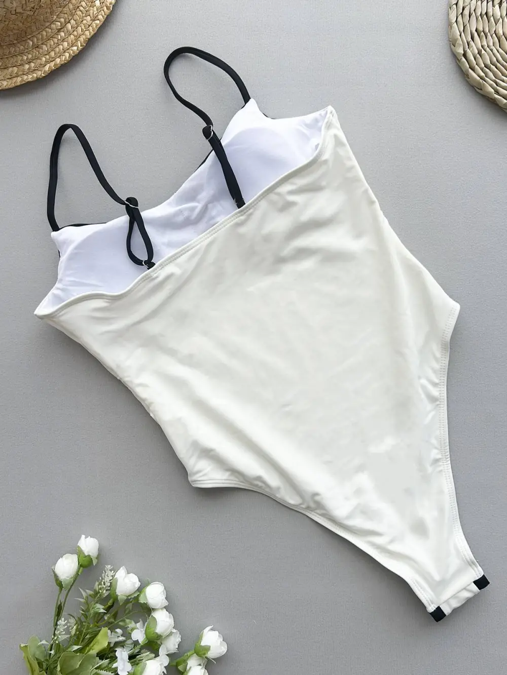 Women’s Contrast One-Piece Contrast Swimsuit