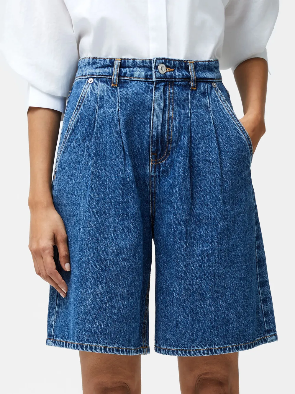 Low-Key Commuter Style Loose Denim Shorts