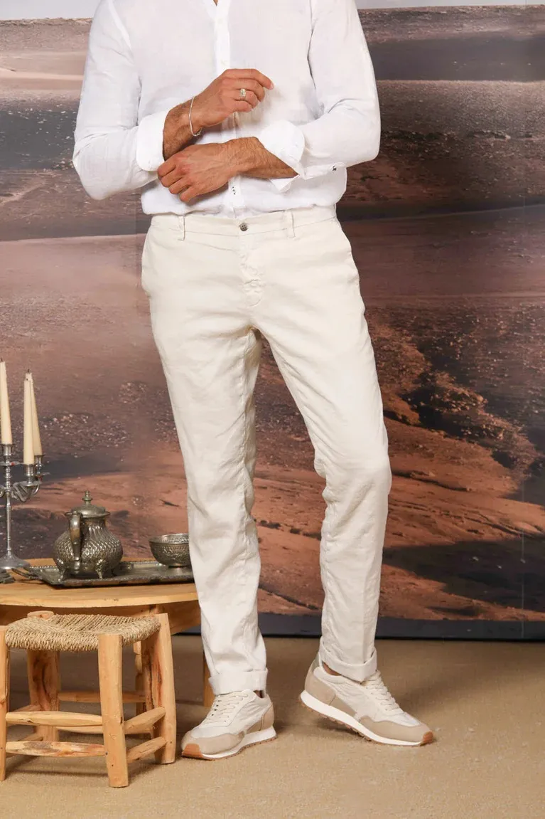 Men's Off-White Cotton Casual Twill Regular Fit Trousers