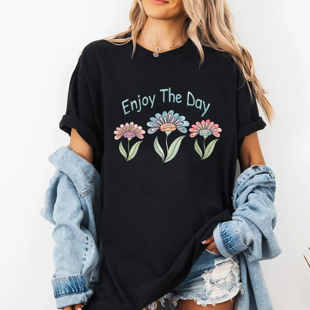 Slogan And Three Flowers In Different Colors Casual T-Shirt.