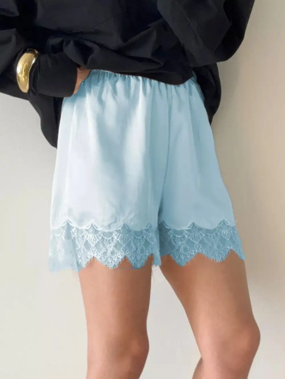 Lace Trim Elastic Waist Shorts