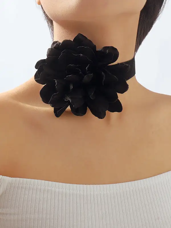Chain Dimensional Floral Necklace