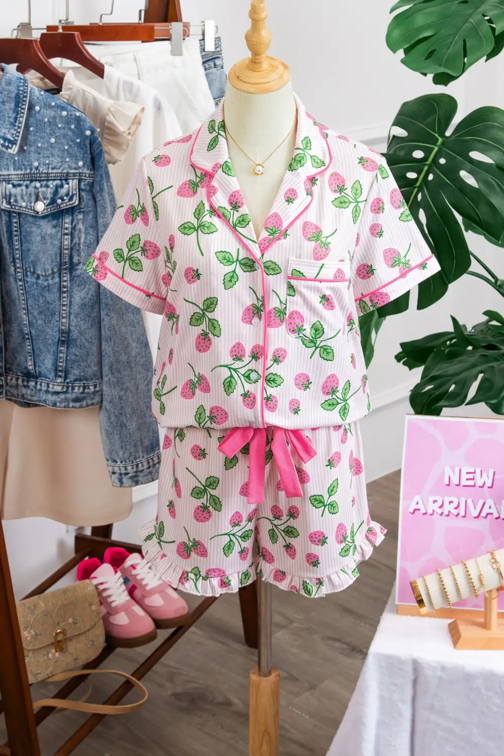 Striped Trim Lapel Collar Short Pajama Set