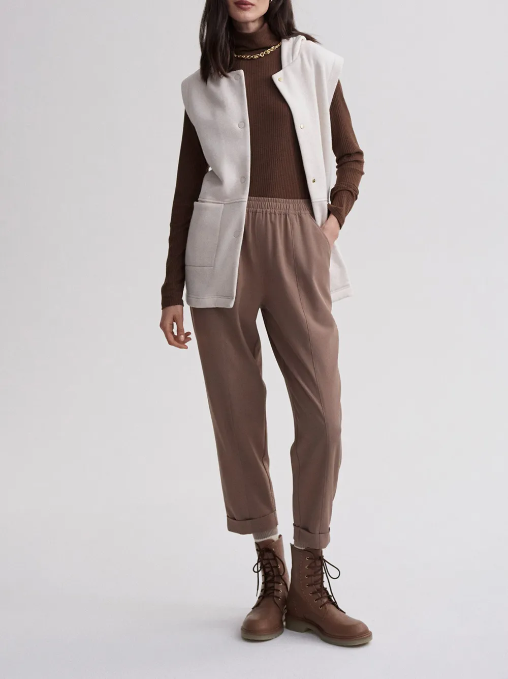 Elegant Sleeveless Buttoned Pocketed Sweatshirt