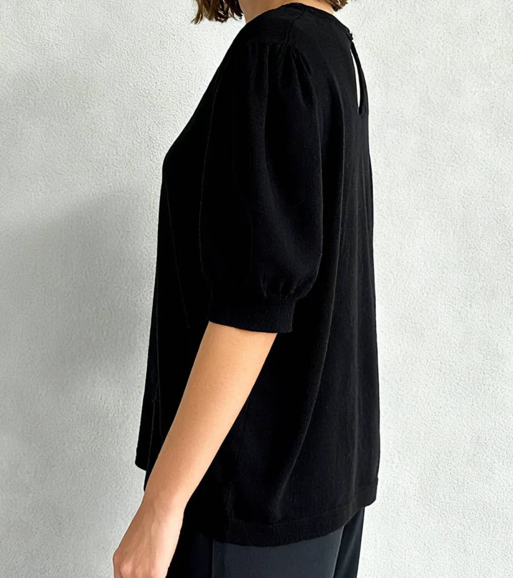 Women’s Puff Sleeve Knit Top