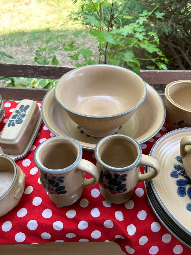 Vintage Pfaltzgraff Folk Art Dinnerware Set