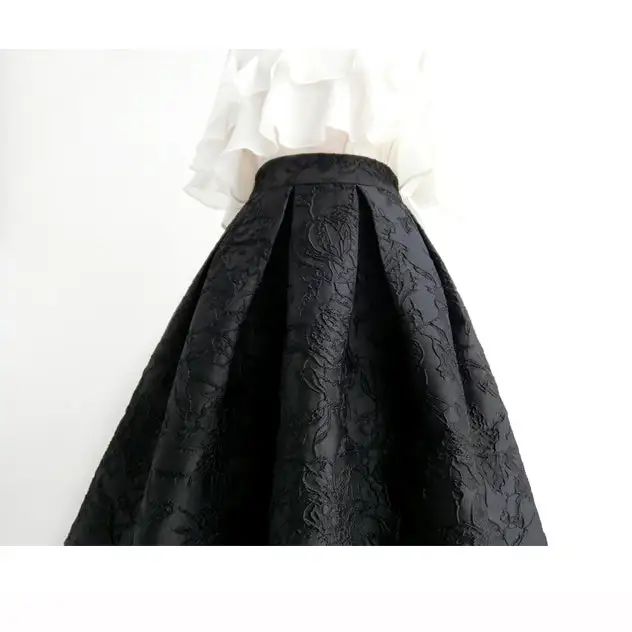 Airy Carry Flared Floral Skirt