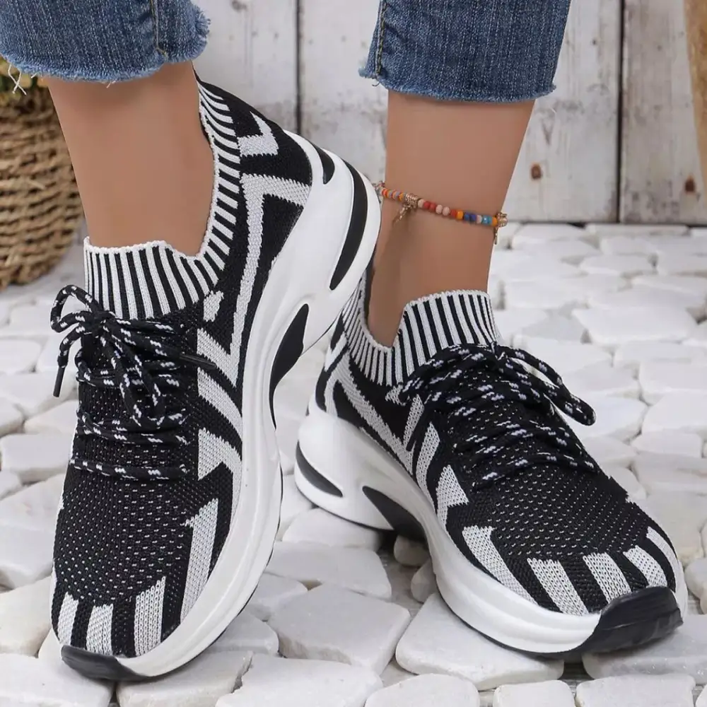Relaxed Round Toe Platform Sneakers