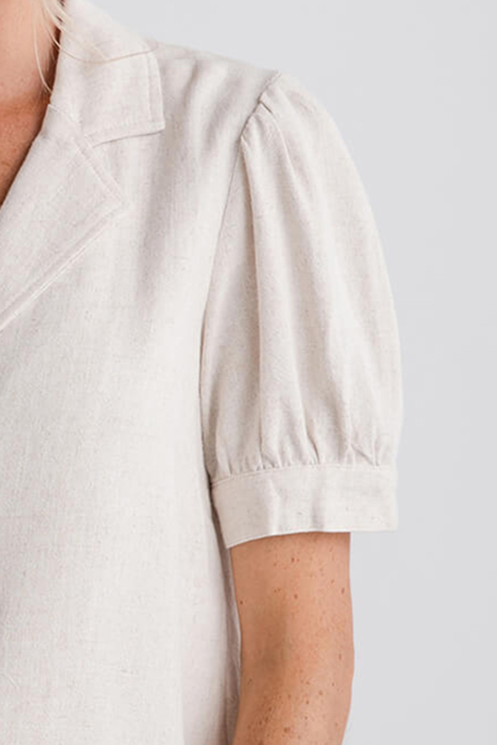 Hem & Thread Collard Scallop Edge Short Sleeve Shirt - oatmeal