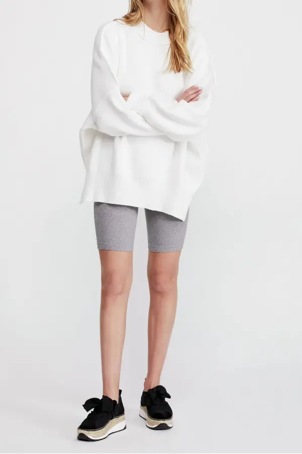 White Loose-Fitting Crew Neck Sweater