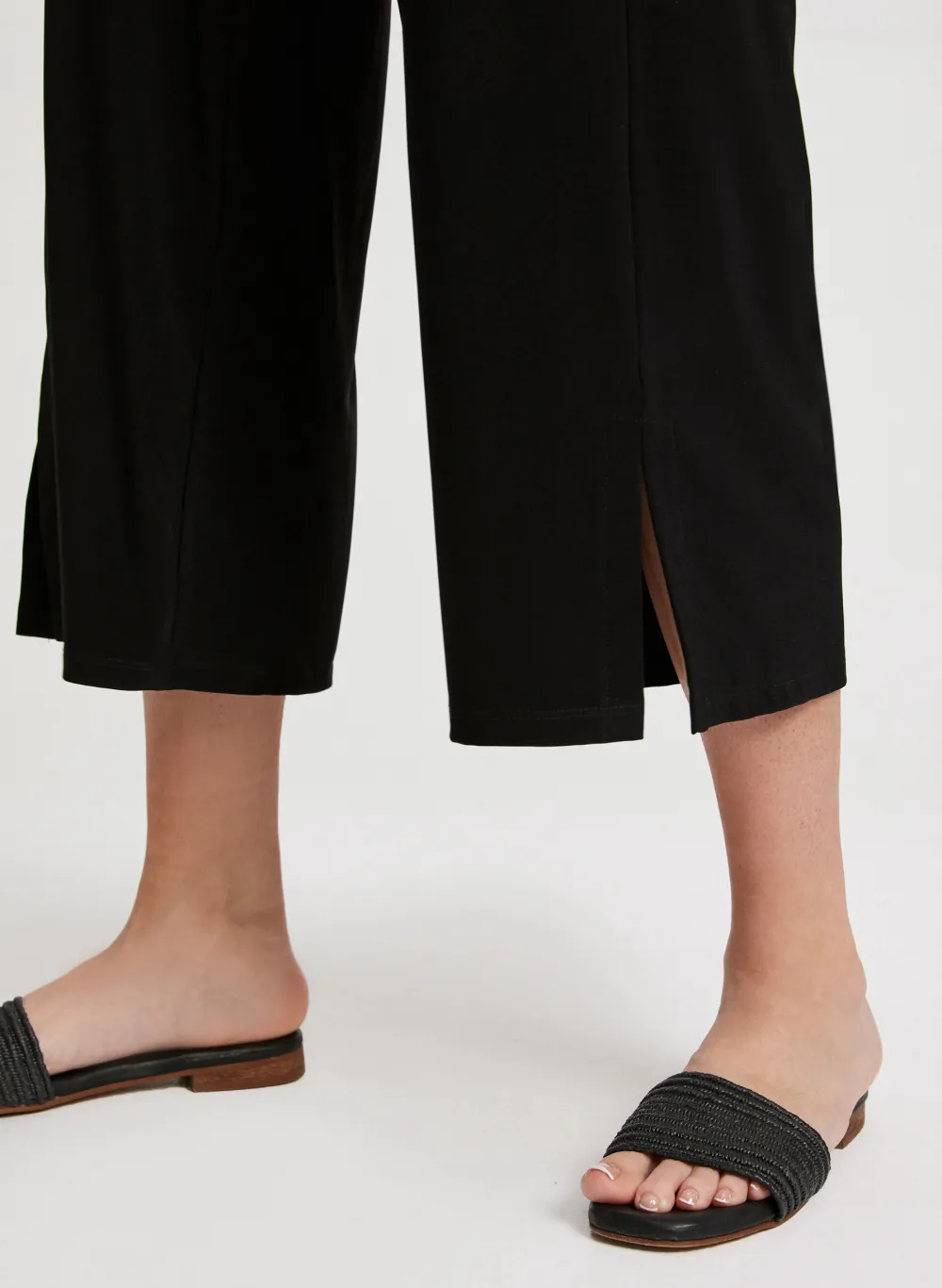 Loose-Fit Wide-Leg Pants With Side Slits