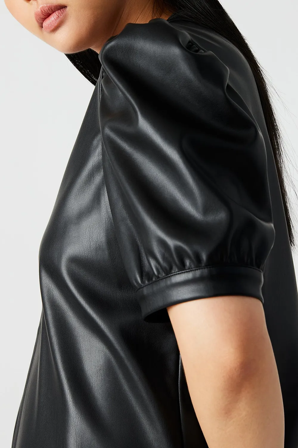 V-NECK TOP BLACK