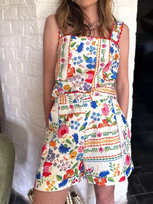 Floral Print Cami and Decorative Pocket Shorts Set