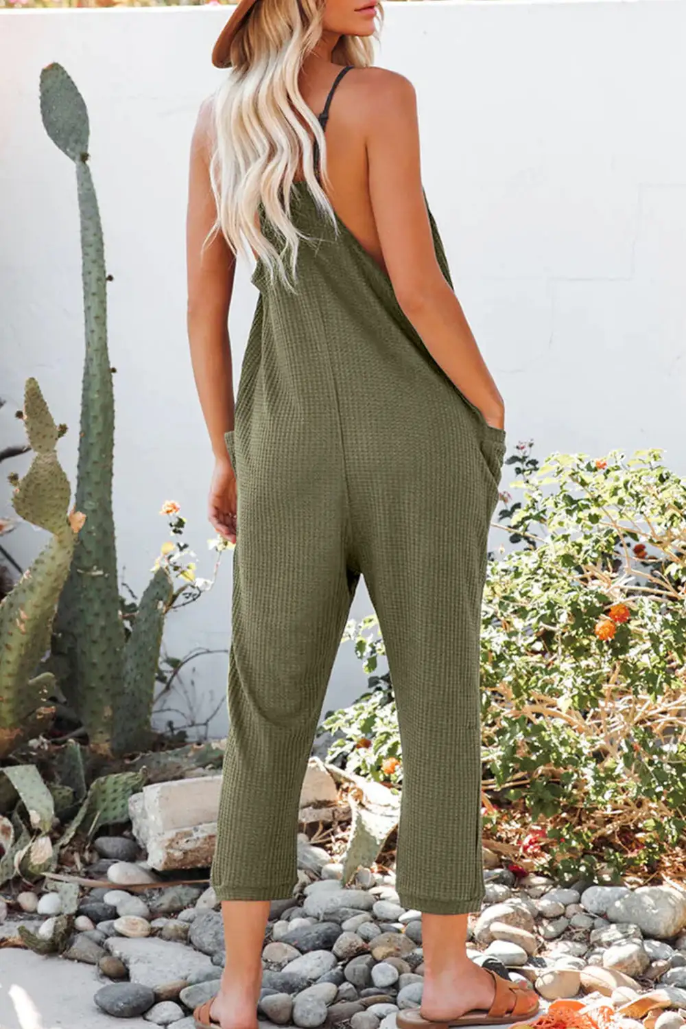 Textured Sleeveless V Neck Pocketed Jumpsuit