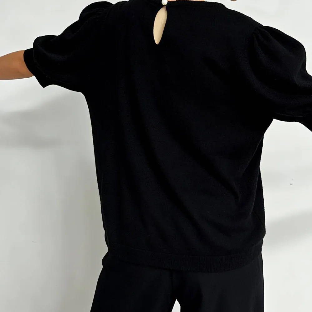 Women’s Puff Sleeve Knit Top
