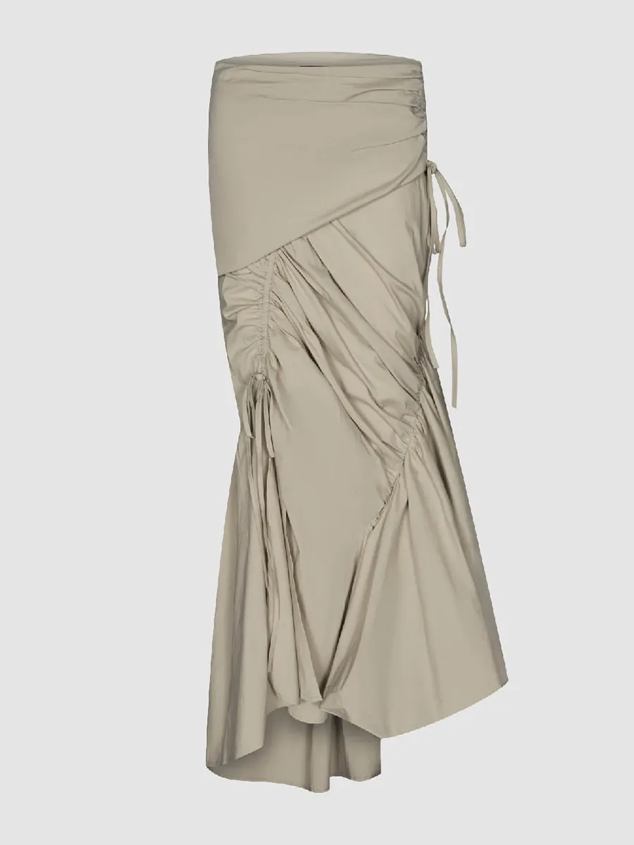 Lady's Khaki Slit Is Paired With A Slim And Elegant Long Dress