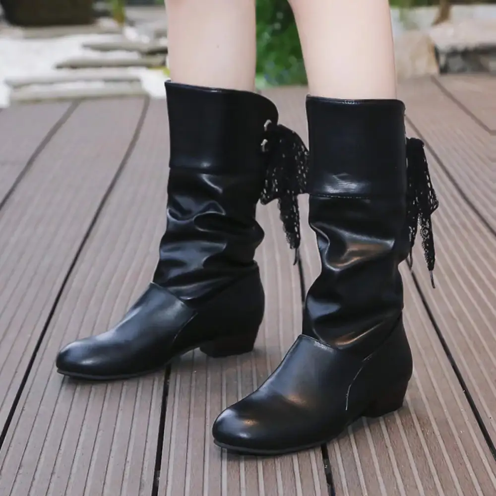 Relaxed Round Toe Block Heel Boots