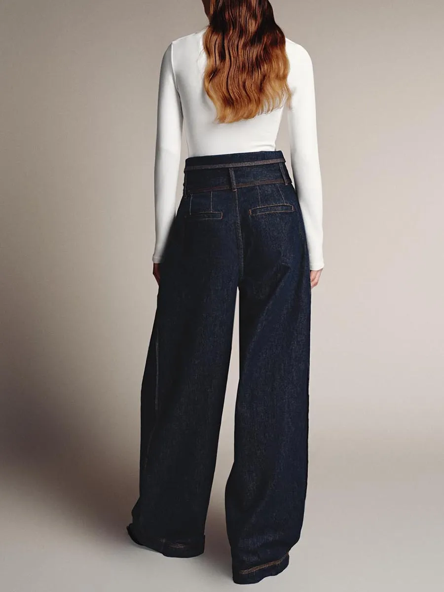 Ladies White Round-Neck Casual Style Fitted Long-Sleeved T-Shirt