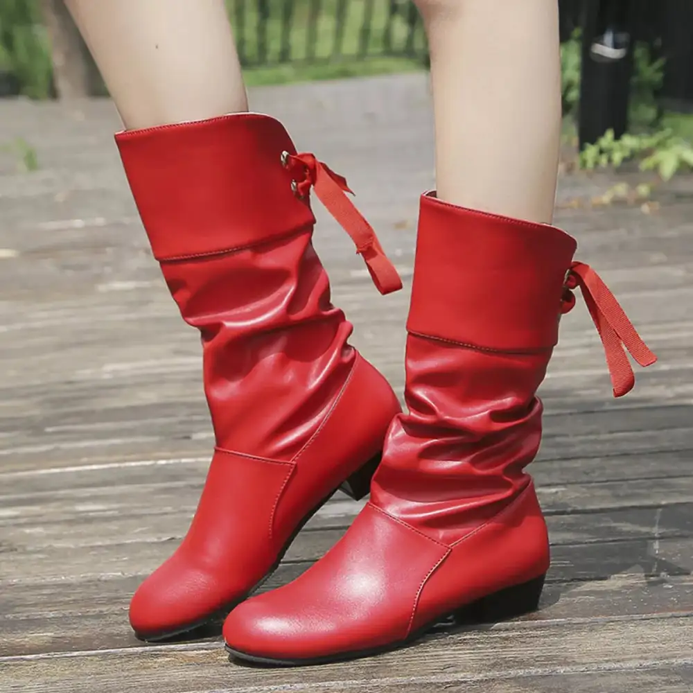 Relaxed Round Toe Block Heel Boots
