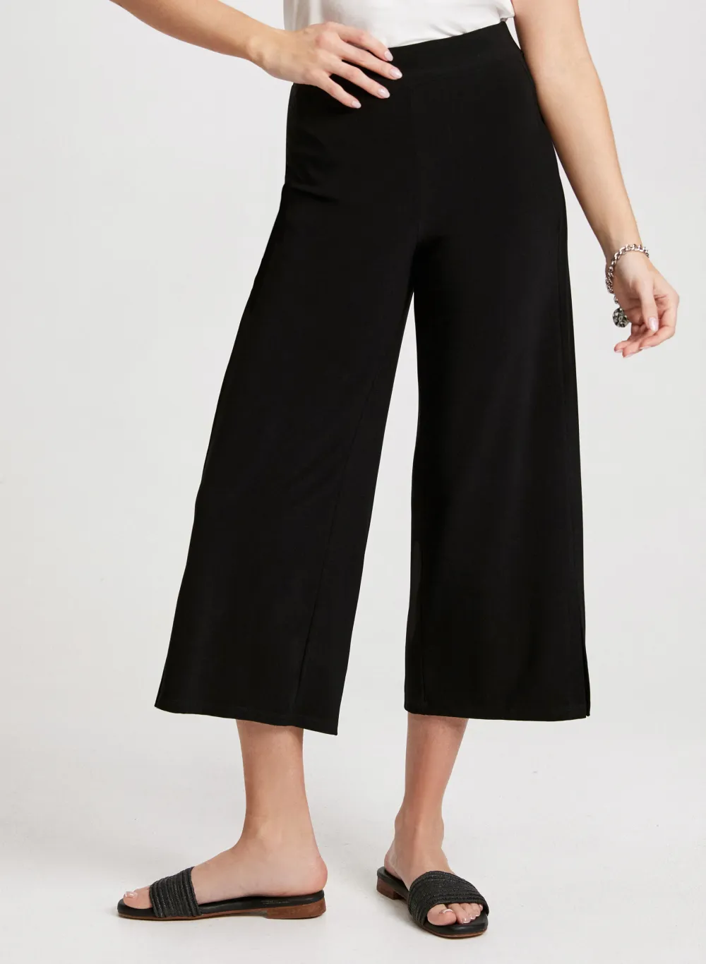 Loose-Fit Wide-Leg Pants With Side Slits