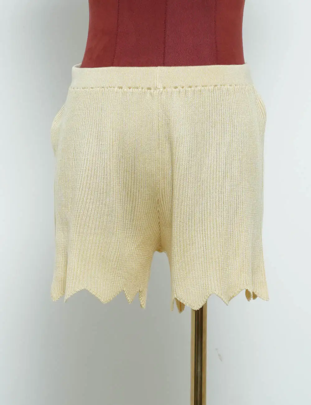 Elegent Solid Color Elastic Waist Knit Shorts