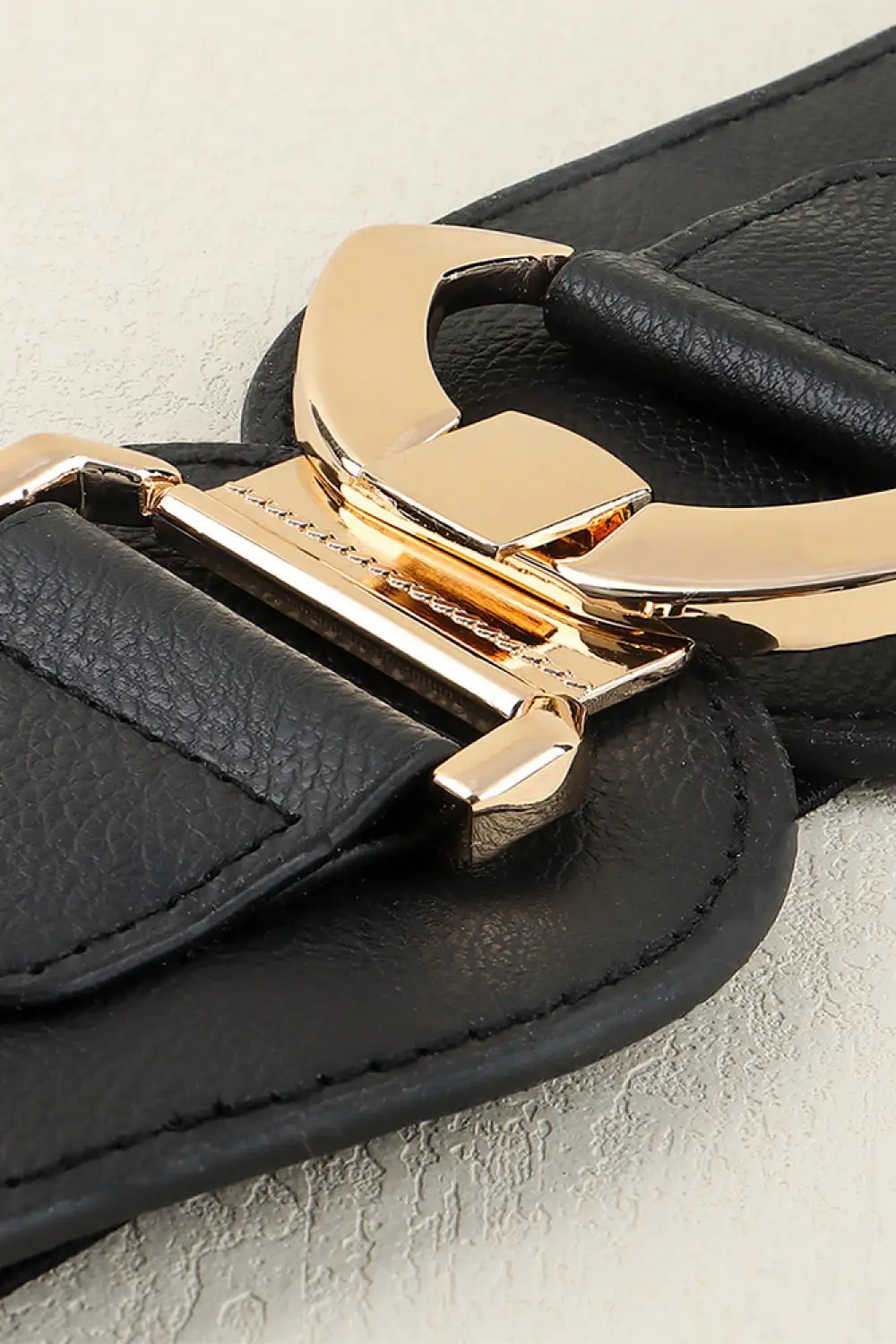 Rounded Buckle Waist Belt