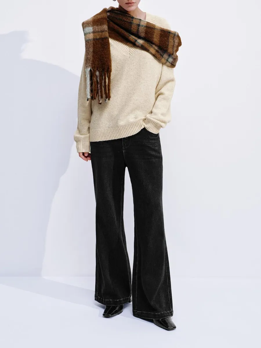 A White V-Neck Casual Sweater For Ladies