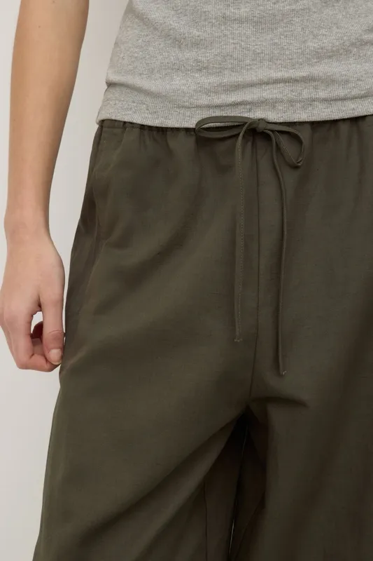Moss Cotton Linen Barrel-Leg Pant