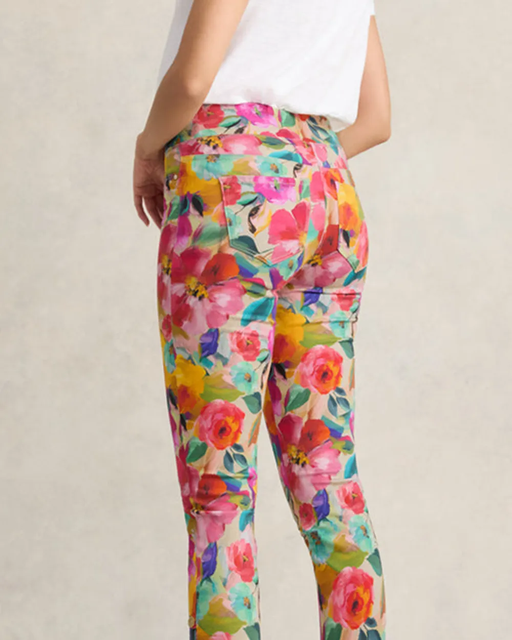 Colorful Floral Print Cropped Pants For Vibrant Casual Style