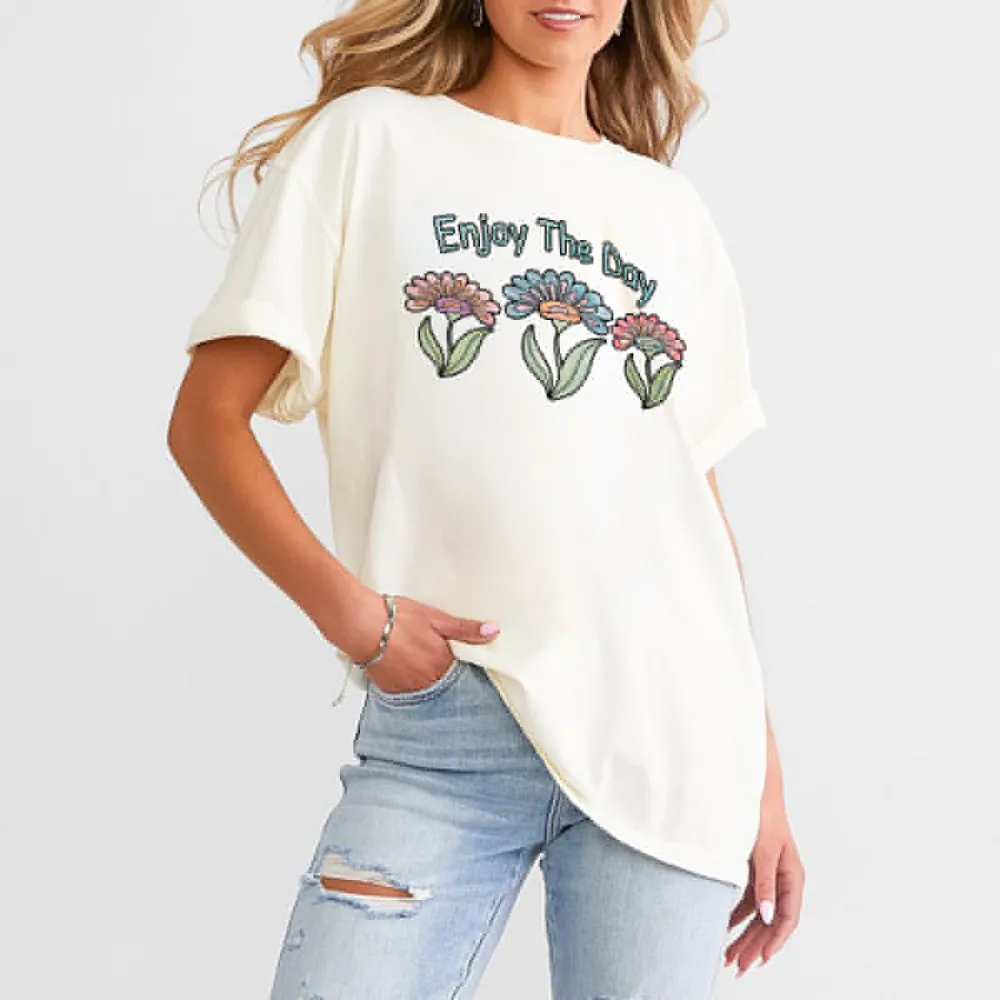 Slogan And Three Flowers In Different Colors Casual T-Shirt.
