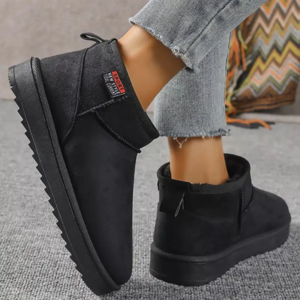 Relaxed Round Toe Platform Boots