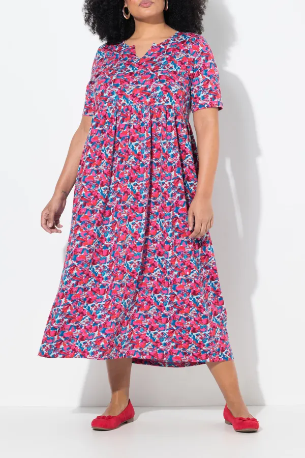 Round Neck Dress With A Large Skirt