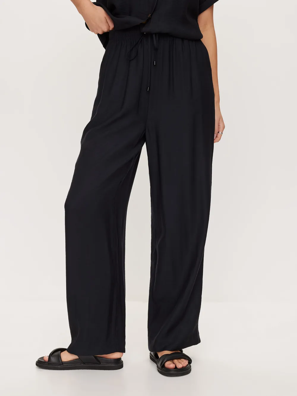 Relaxed Black Pant