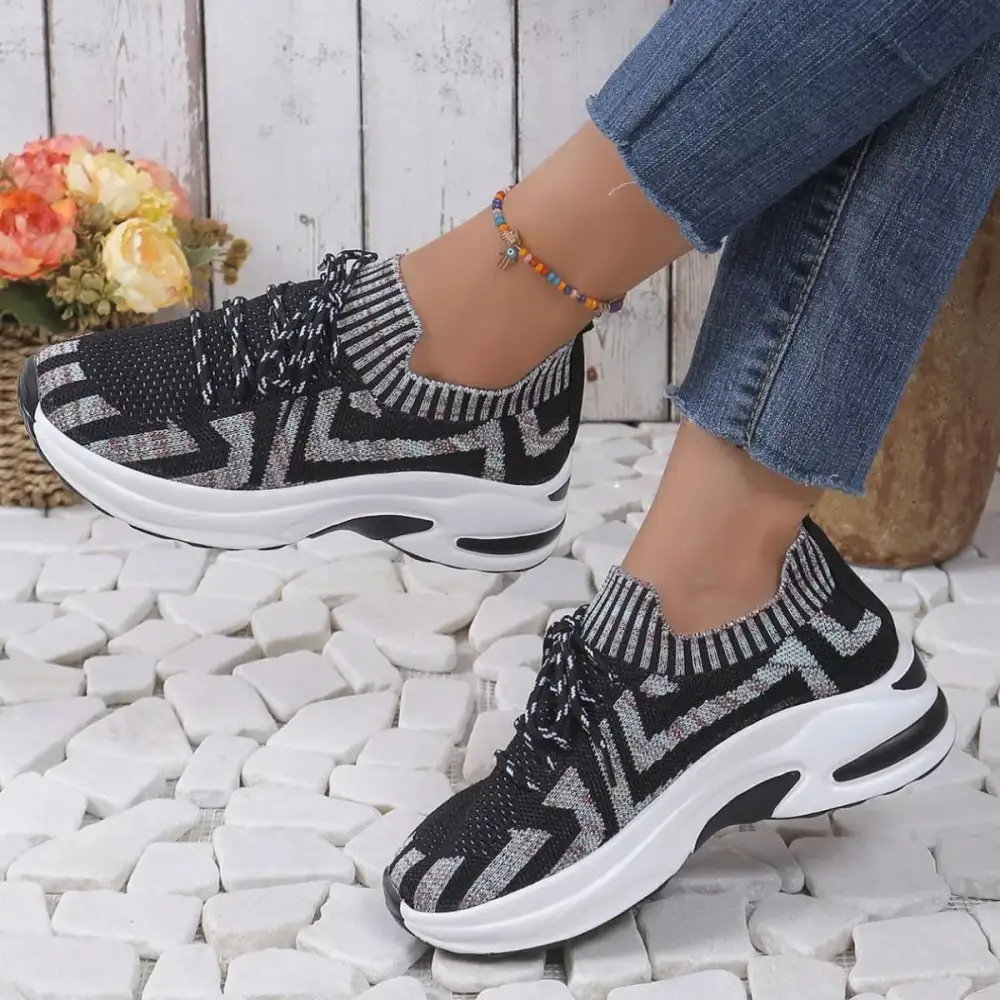 Relaxed Round Toe Platform Sneakers